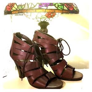 Apostrophe Gilligan Leather Sandals